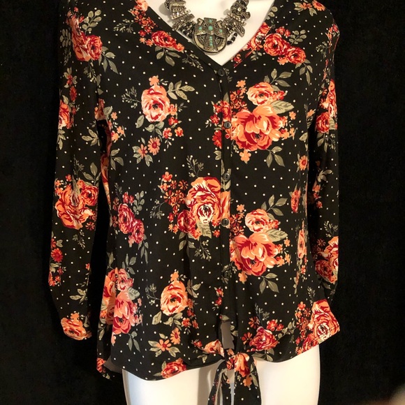 Ladies size medium top - Picture 13 of 13